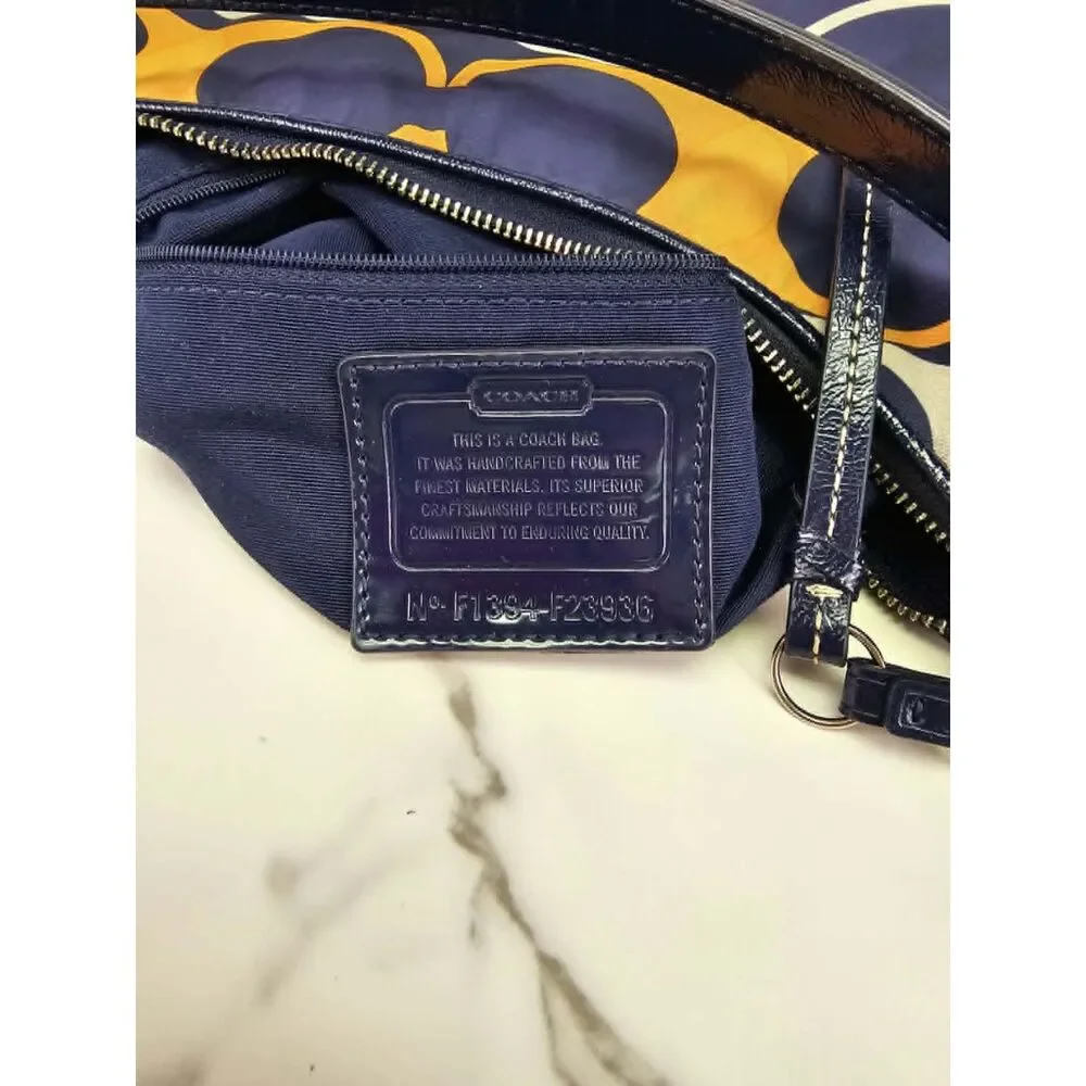 Coach Poppy Linear Signature 